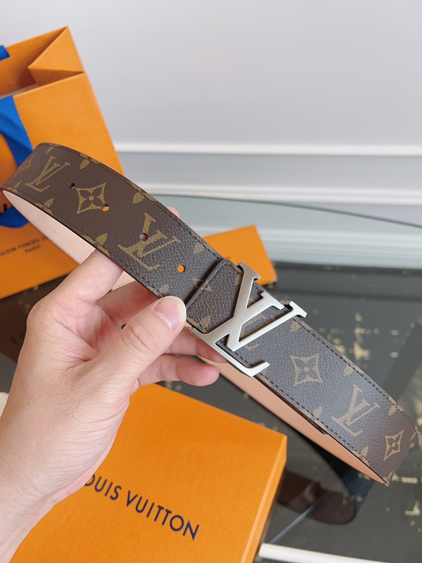 ルイヴィトンベルト正面デザイン